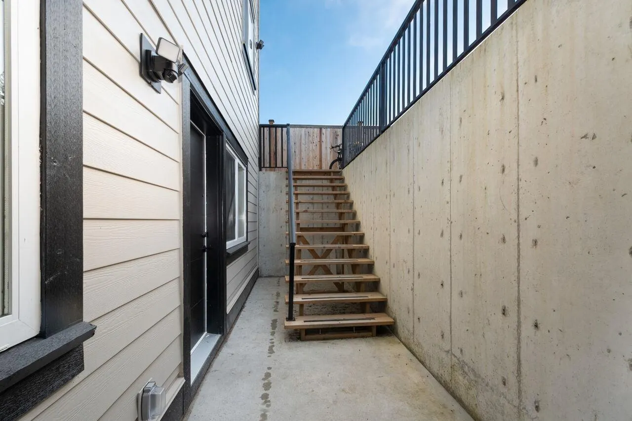 Lower Suite 20158 27A AVENUE