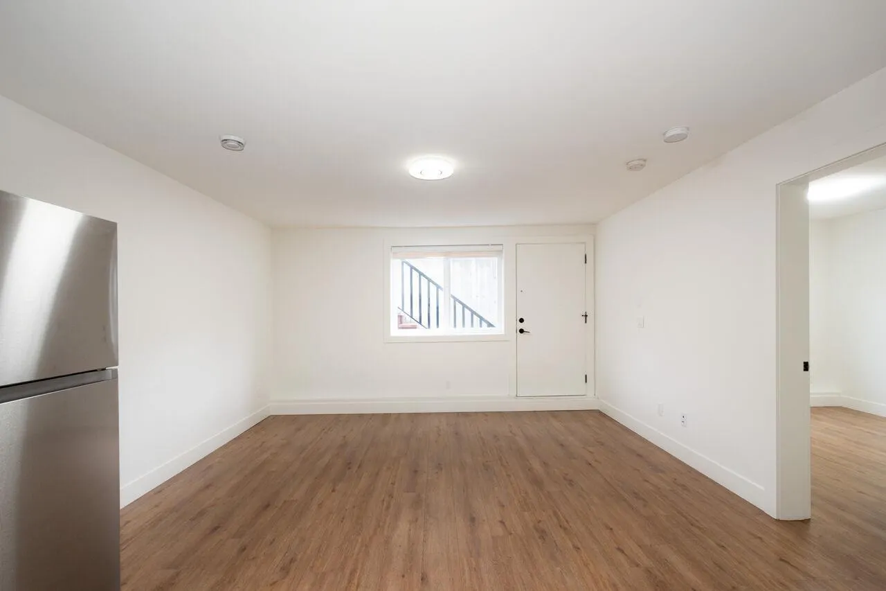 Lower Suite 20158 27A AVENUE