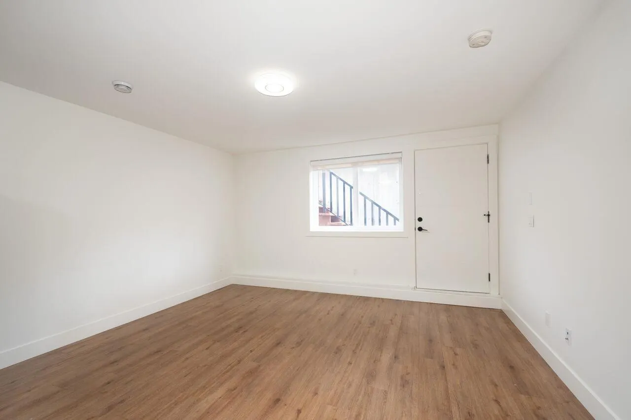 Lower Suite 20158 27A AVENUE