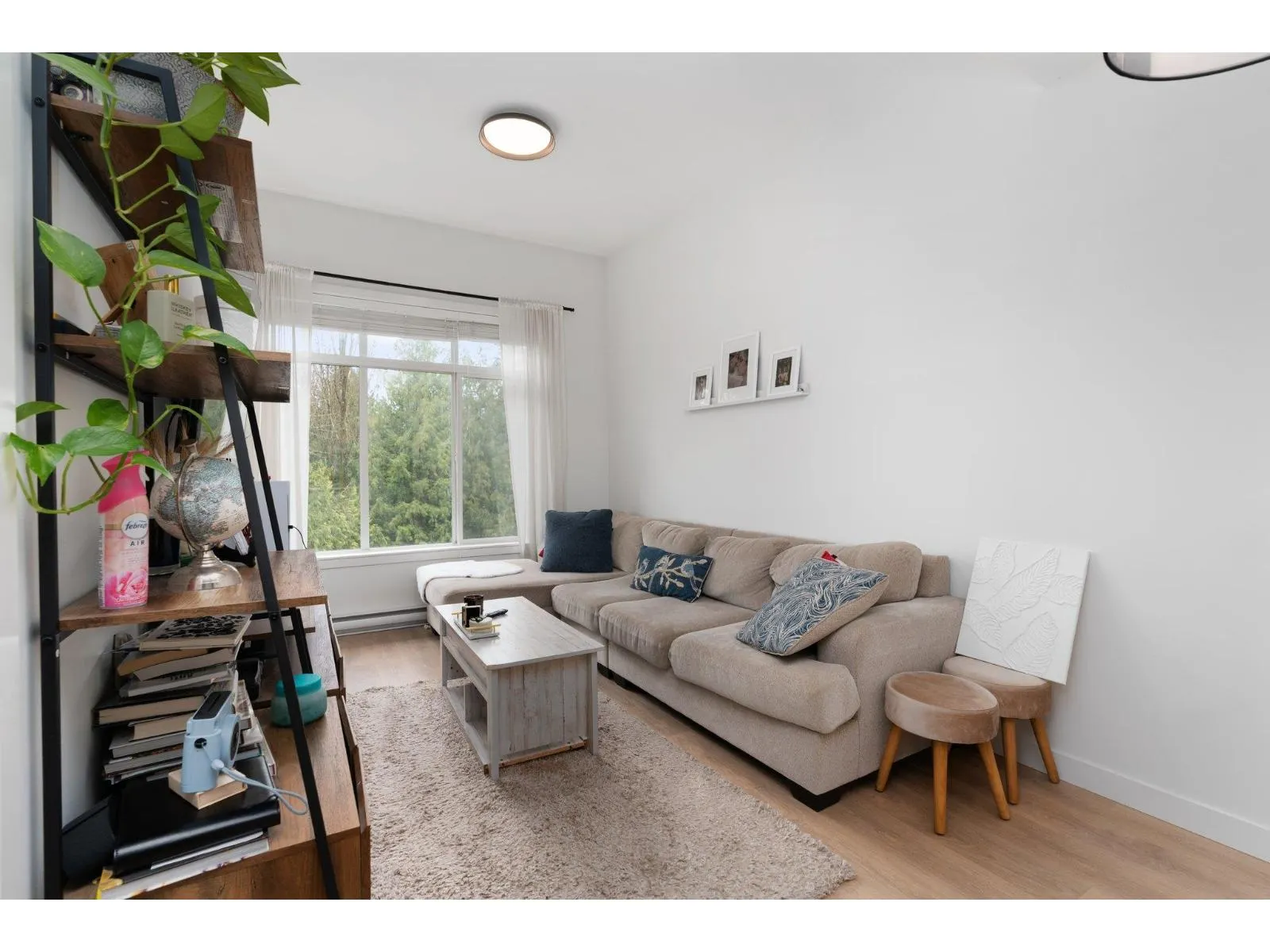 414 5415 BRYDON CRESCENT