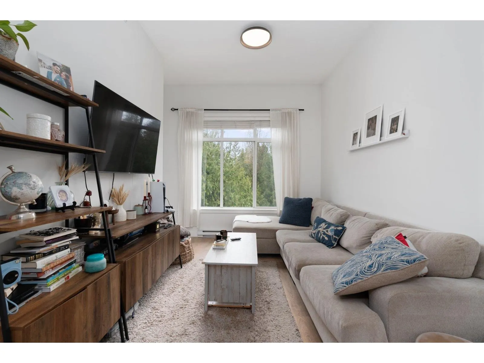 414 5415 BRYDON CRESCENT