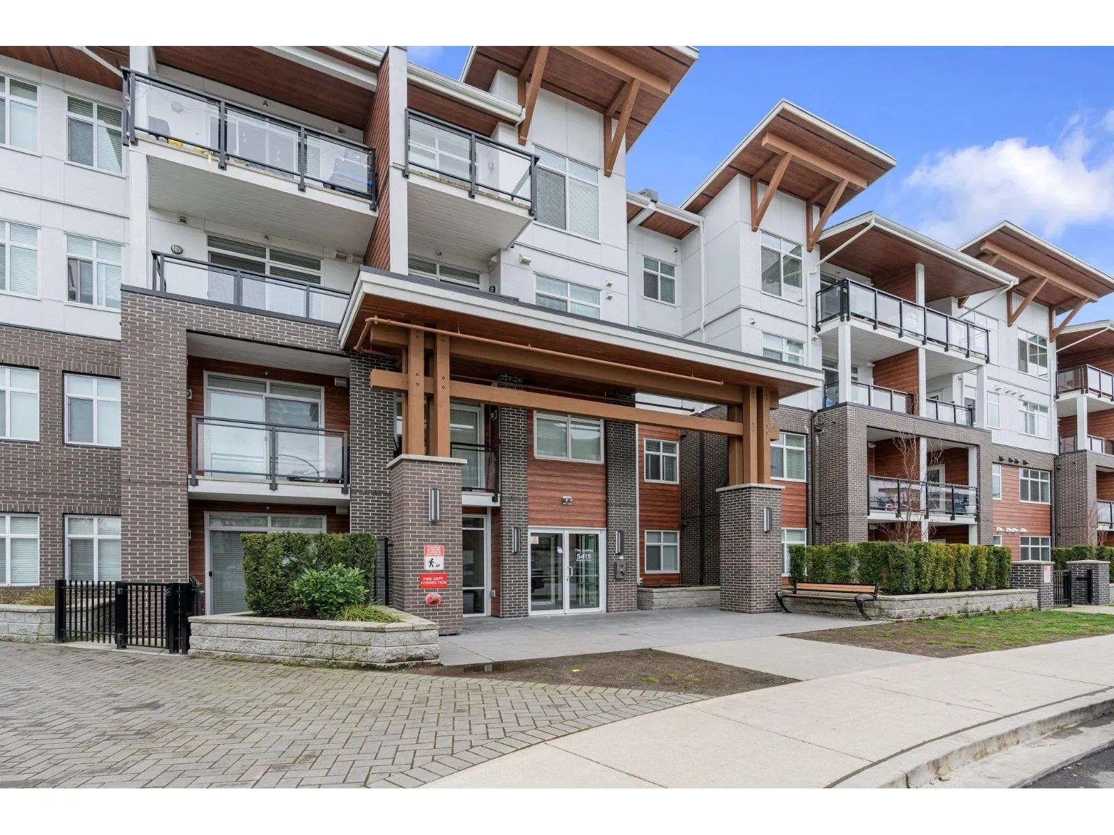 414 5415 BRYDON CRESCENT