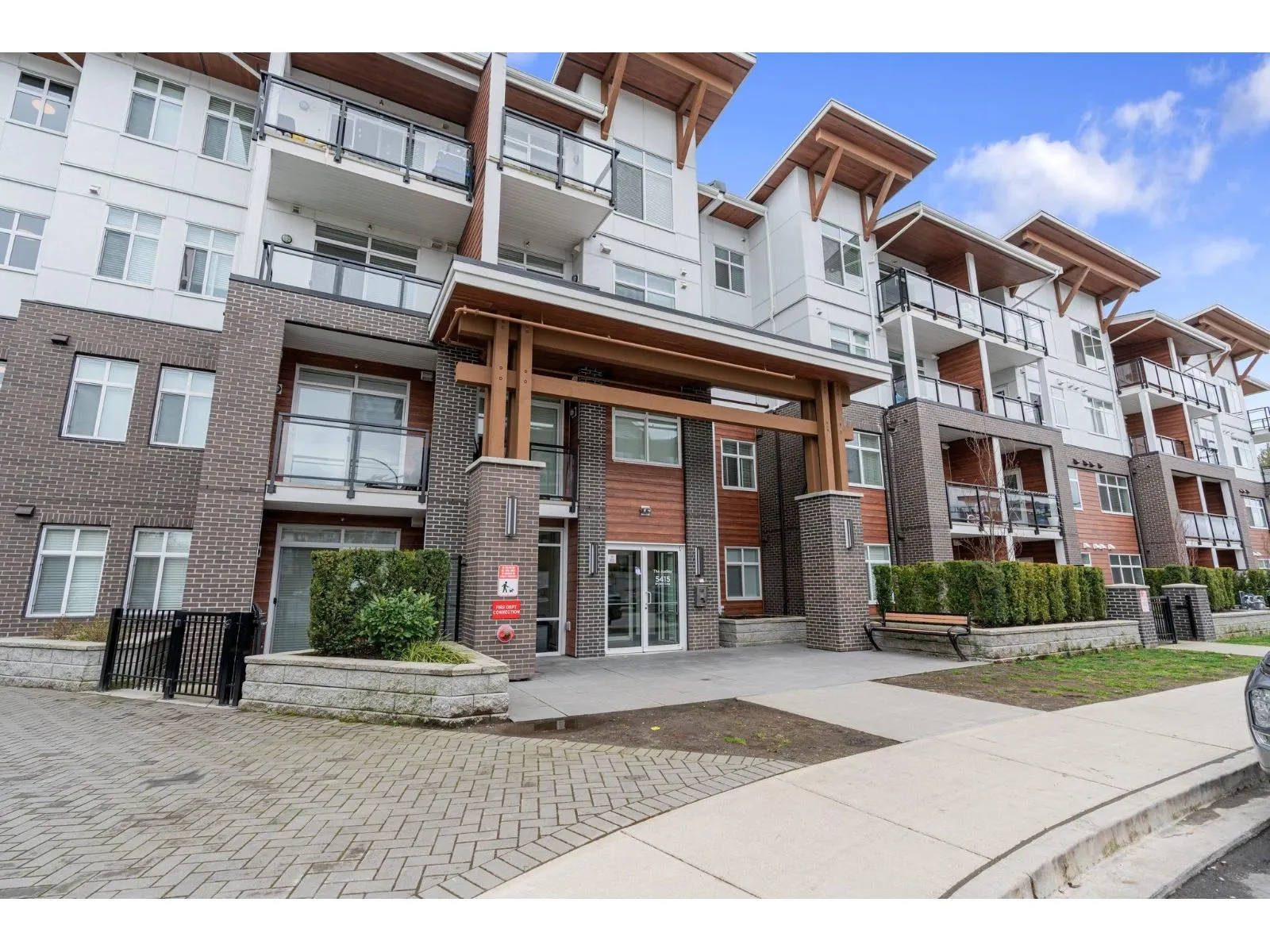 414 5415 BRYDON CRESCENT