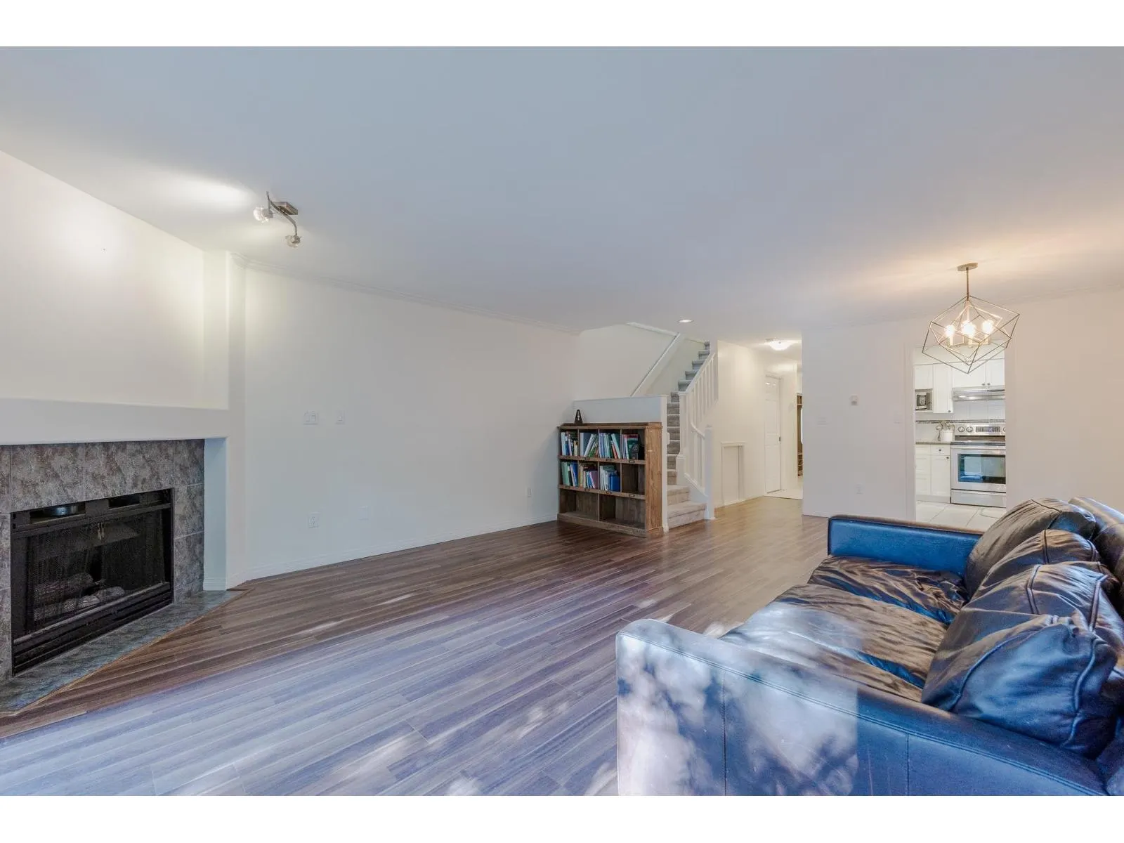 15 1828 LILAC DRIVE