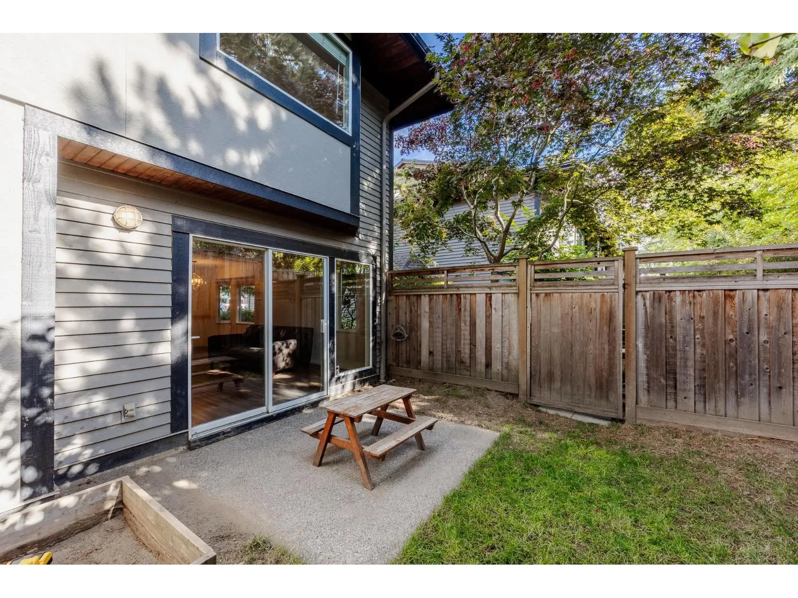 15 1828 LILAC DRIVE