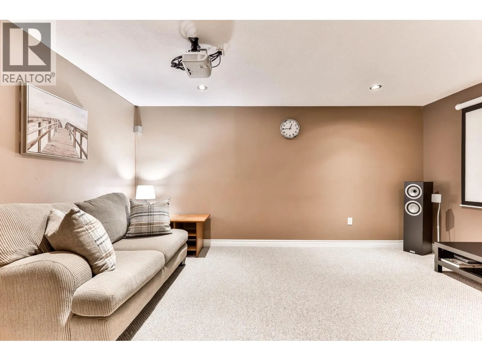 1831 WALNUT CRESCENT