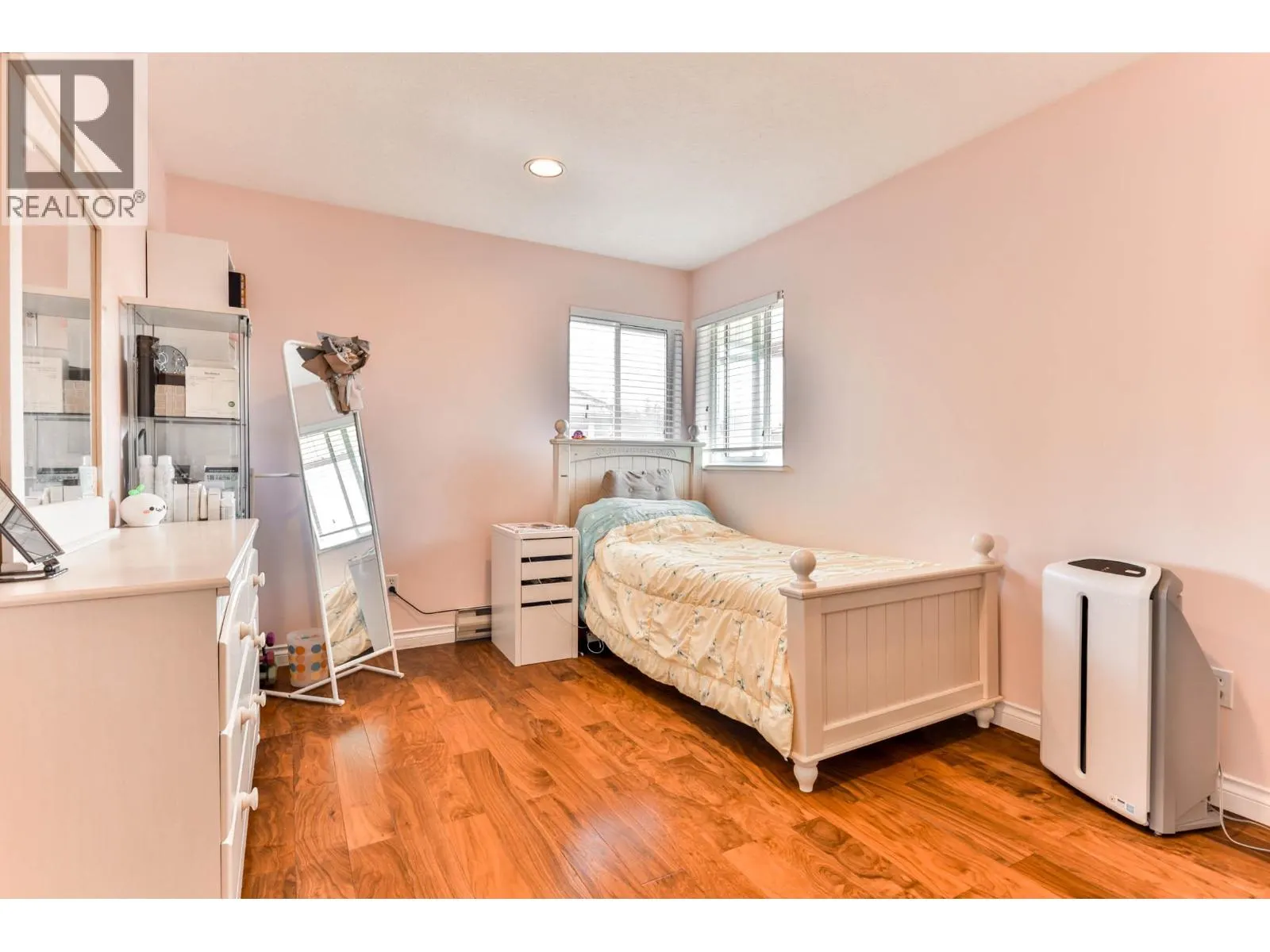 1831 WALNUT CRESCENT