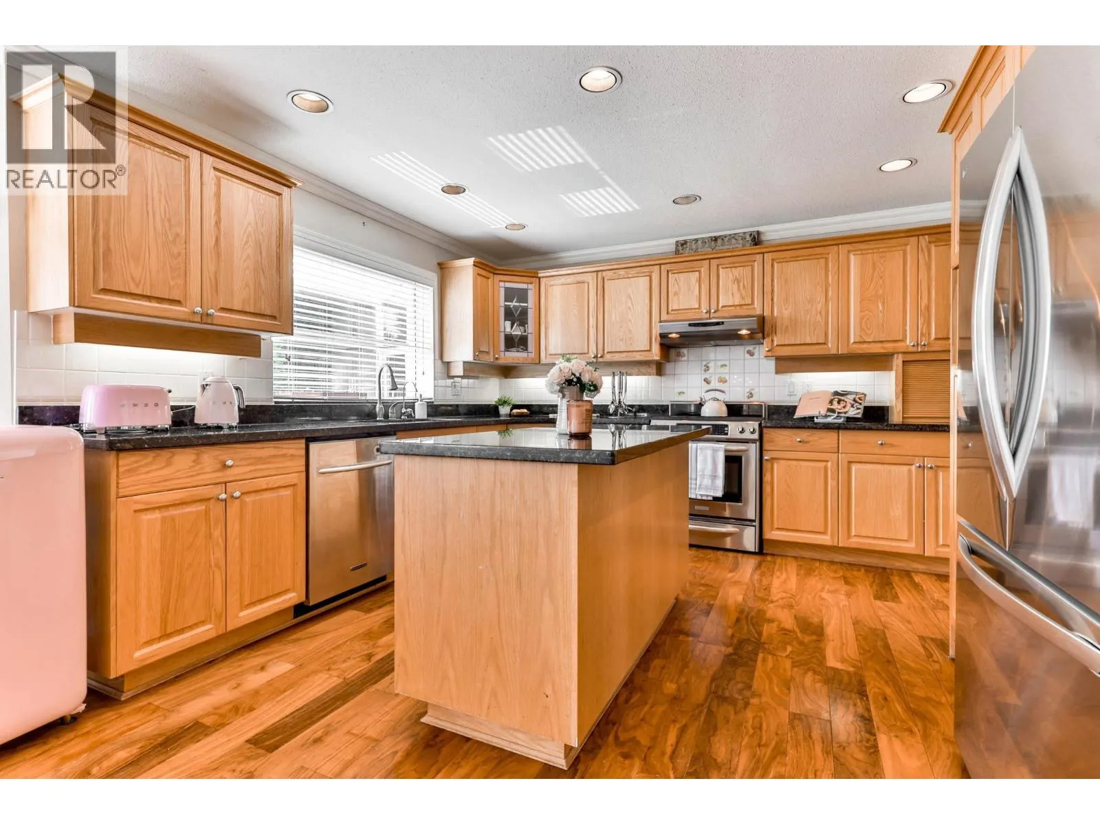 1831 WALNUT CRESCENT