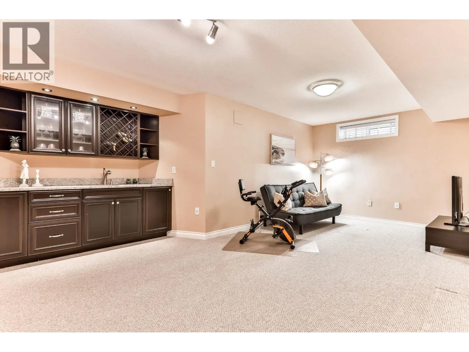 1831 WALNUT CRESCENT