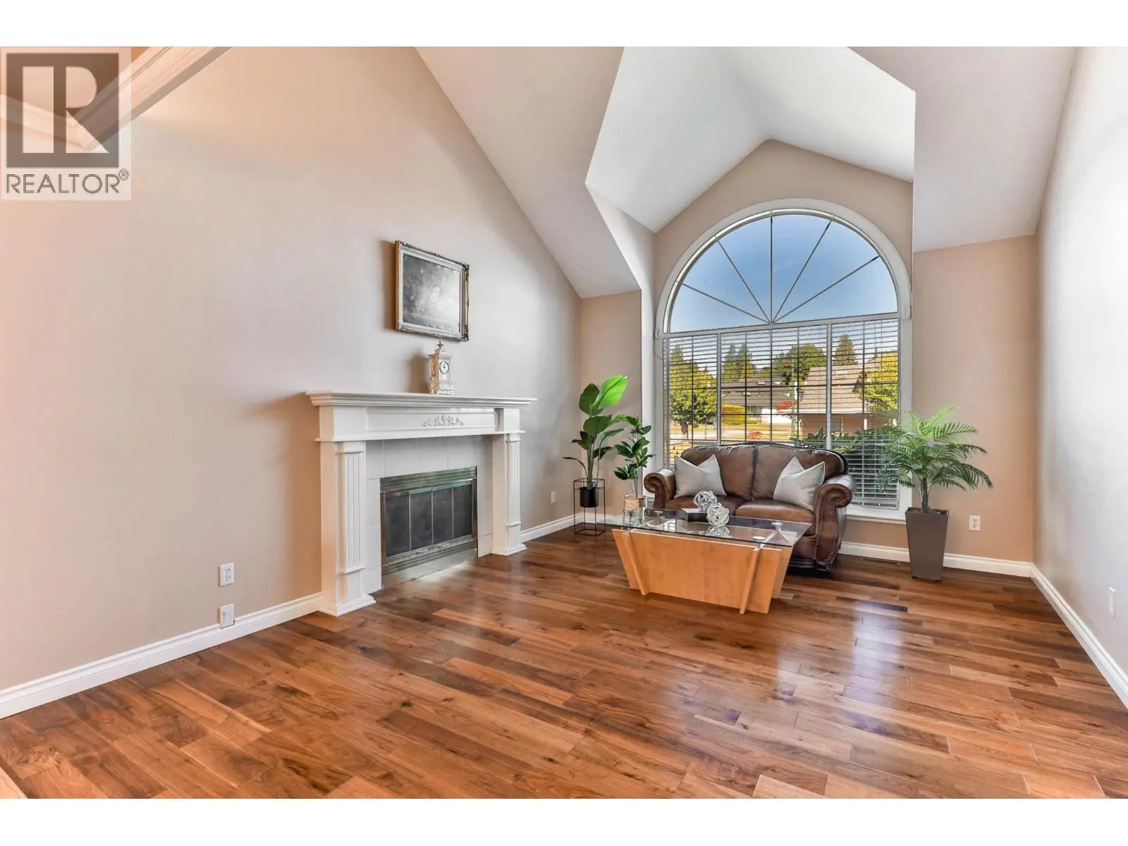 1831 WALNUT CRESCENT
