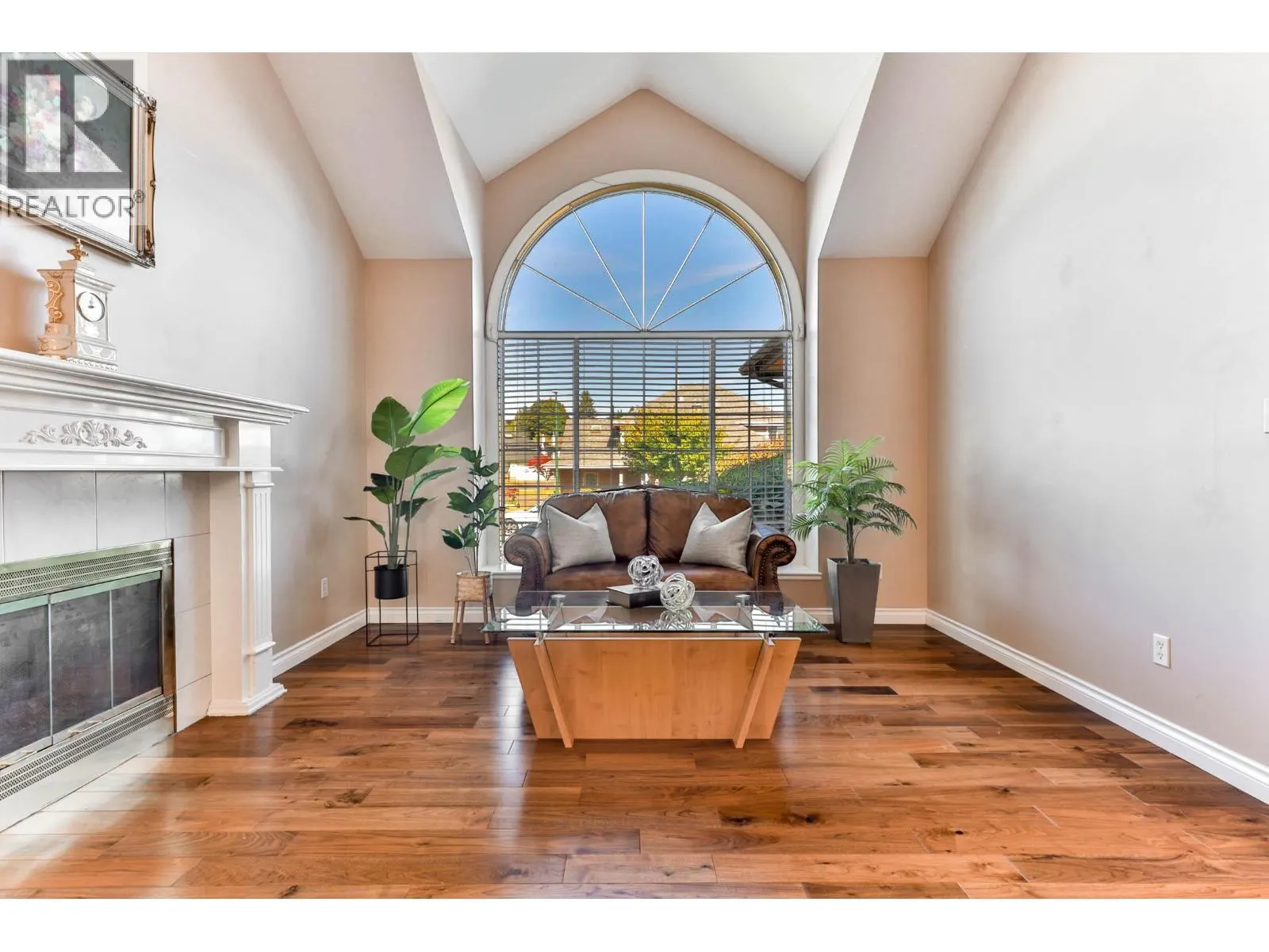 1831 WALNUT CRESCENT