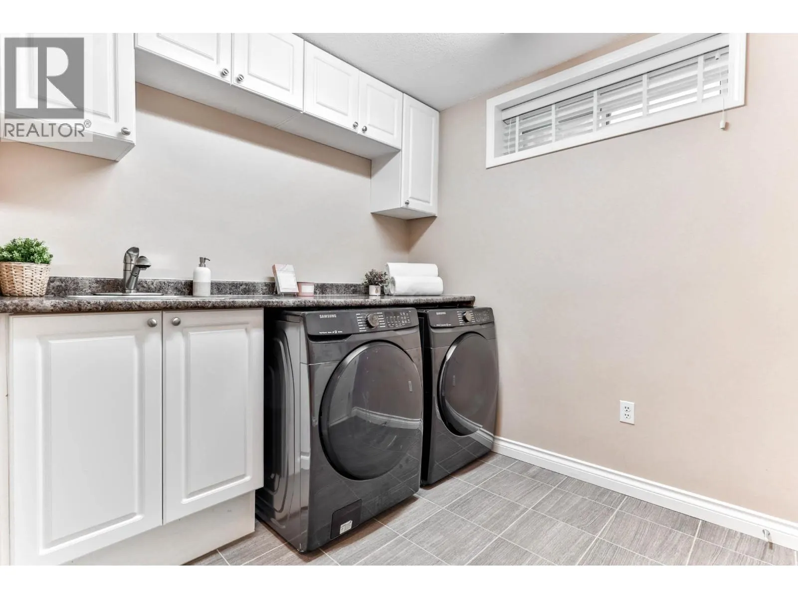 1831 WALNUT CRESCENT