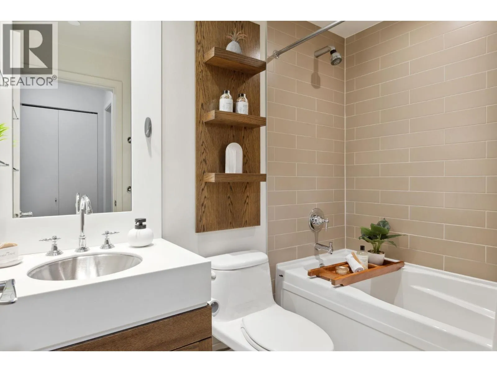 220X 1483 HOMER STREET
