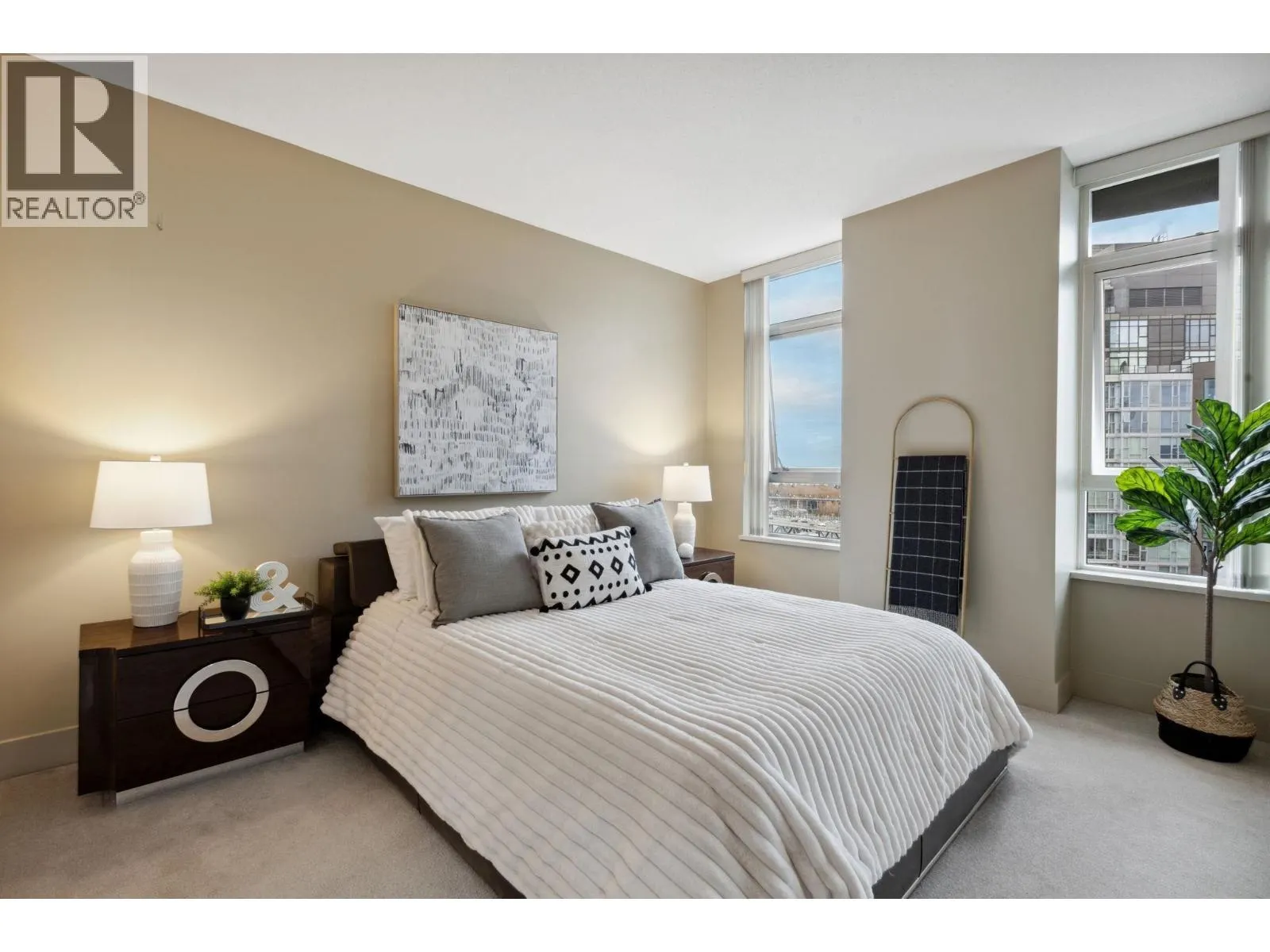 220X 1483 HOMER STREET