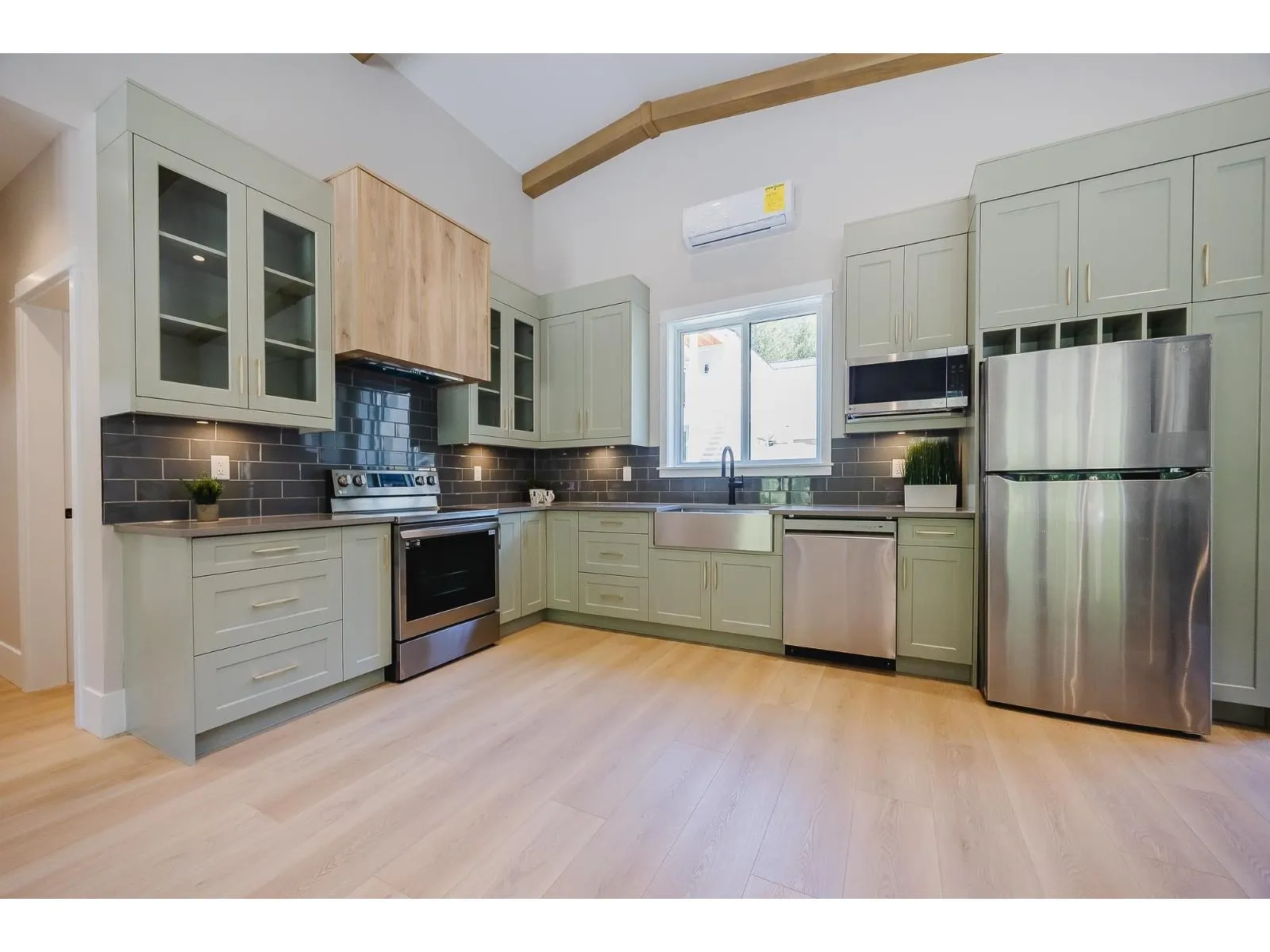 HG 184 71384 GROVE PLACE|Sunshine Valley