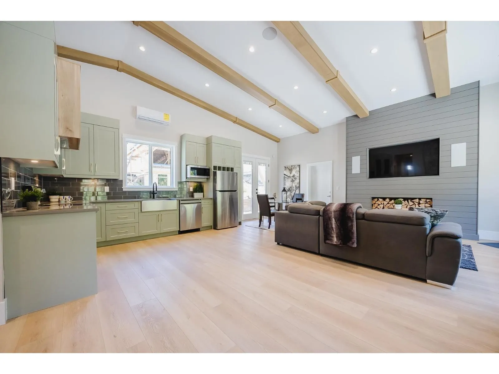 HG 184 71384 GROVE PLACE|Sunshine Valley