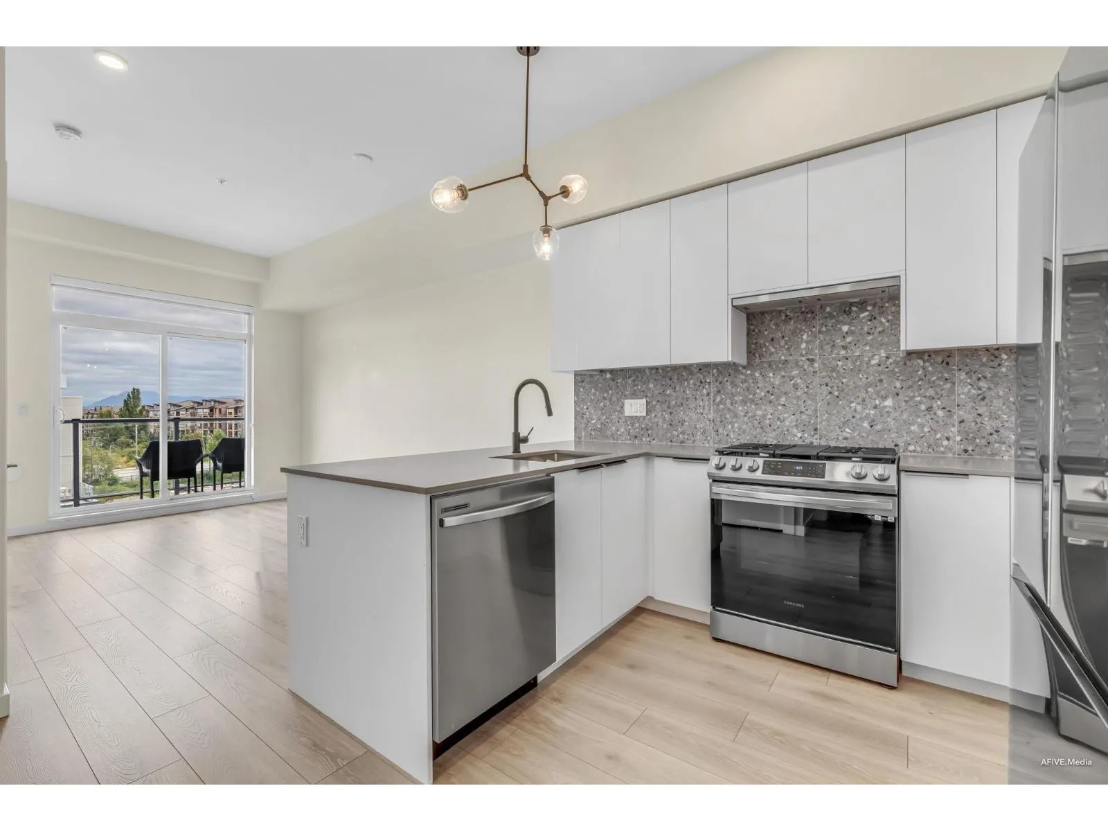606 7920 206 STREET