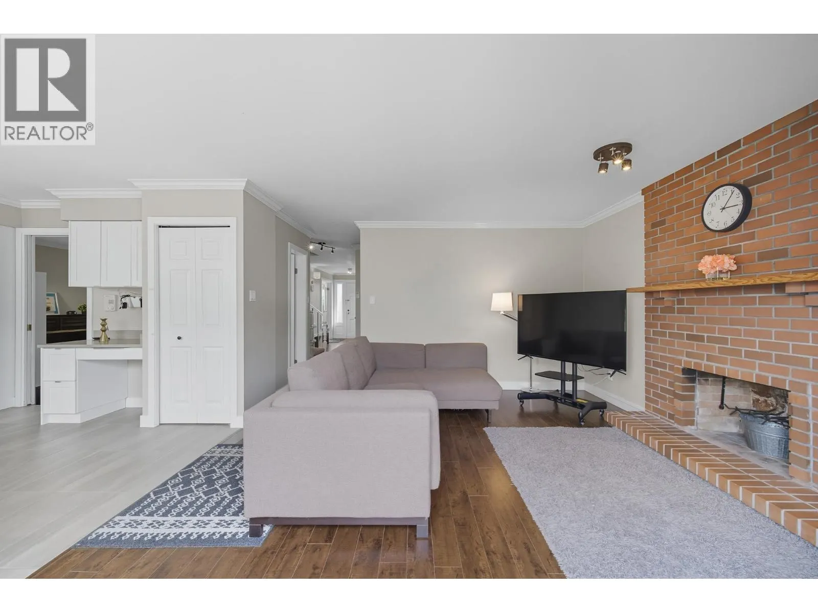 5571 PEARL COURT