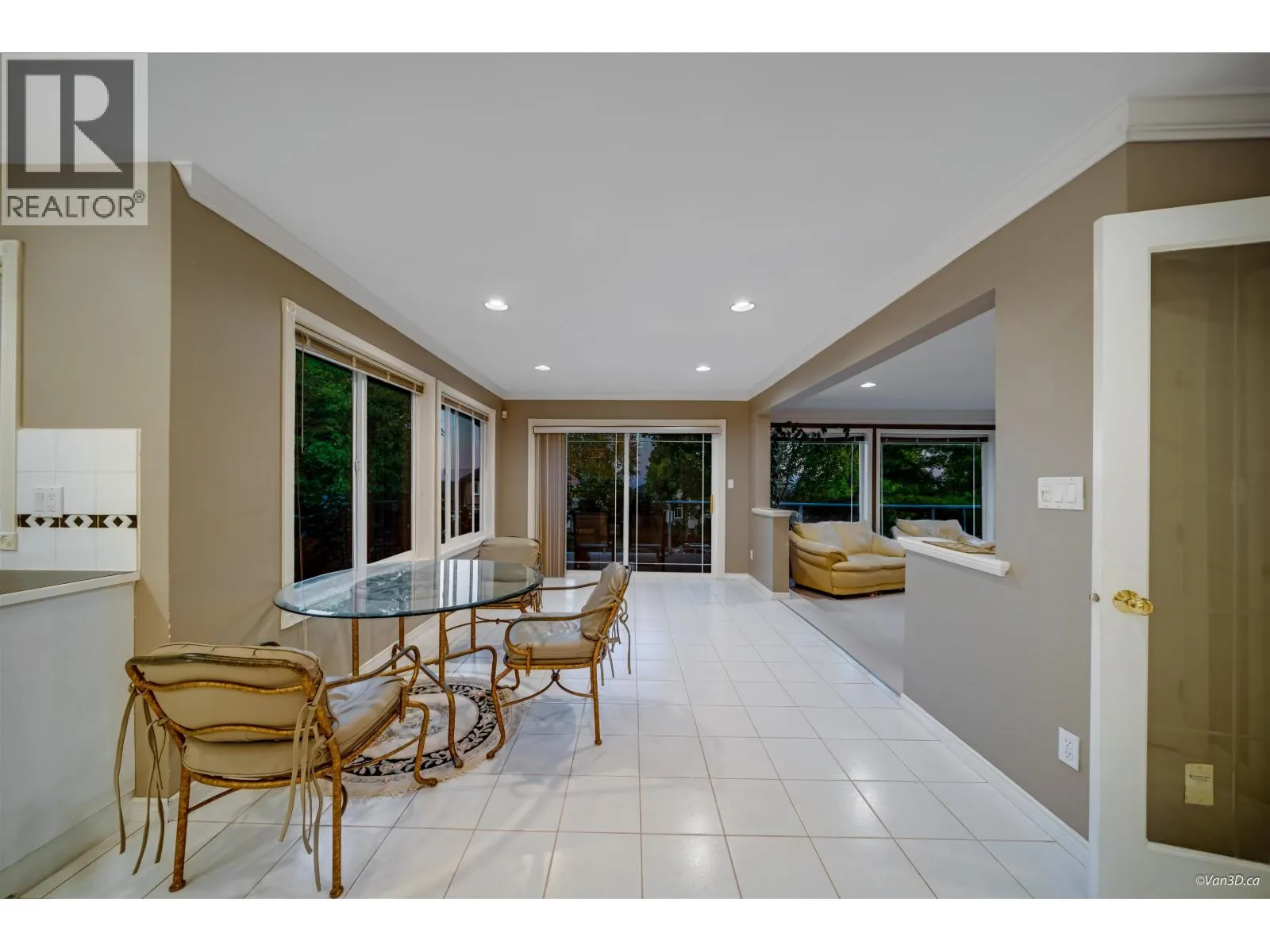 2599 DIAMOND CRESCENT