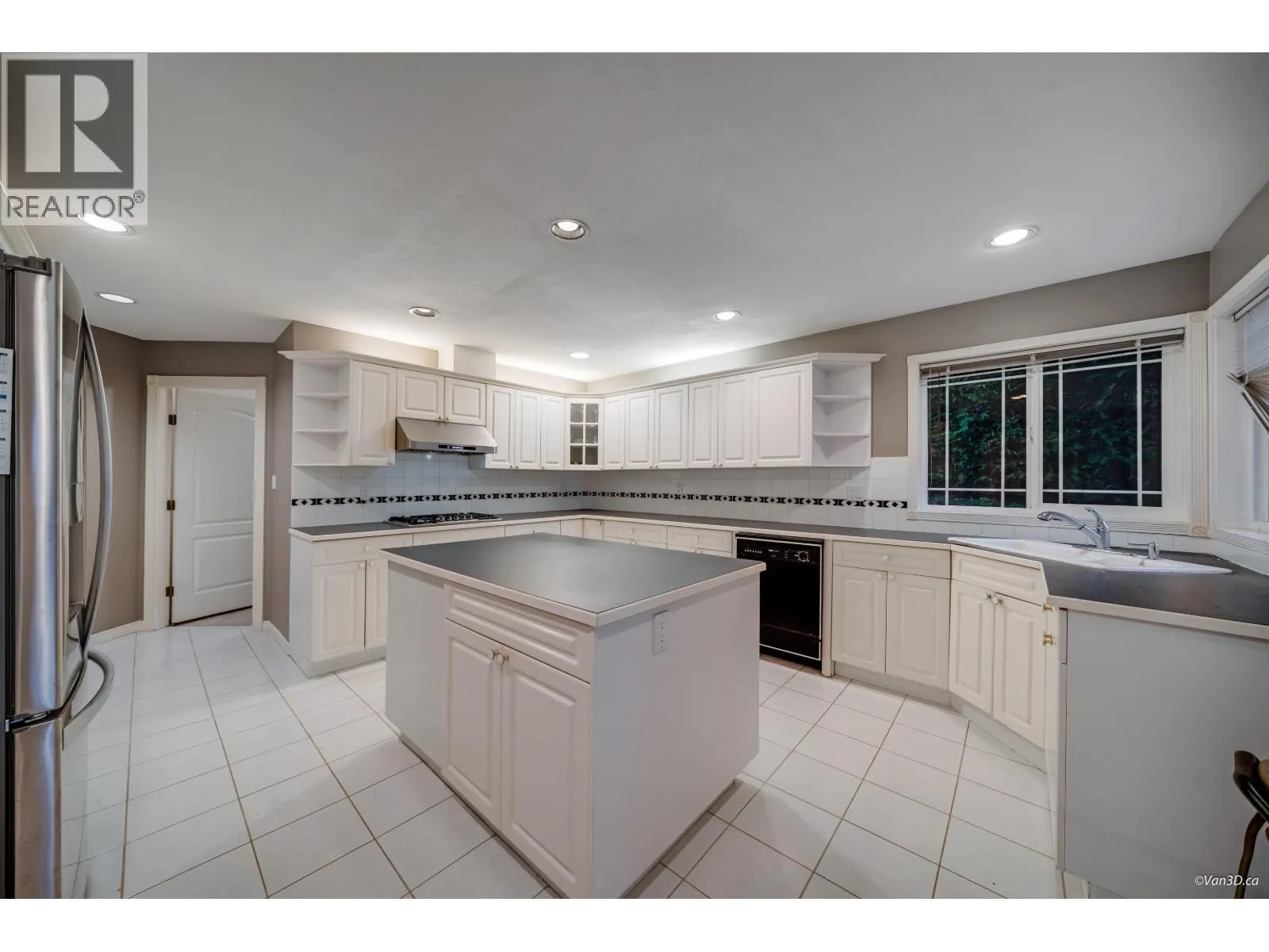2599 DIAMOND CRESCENT