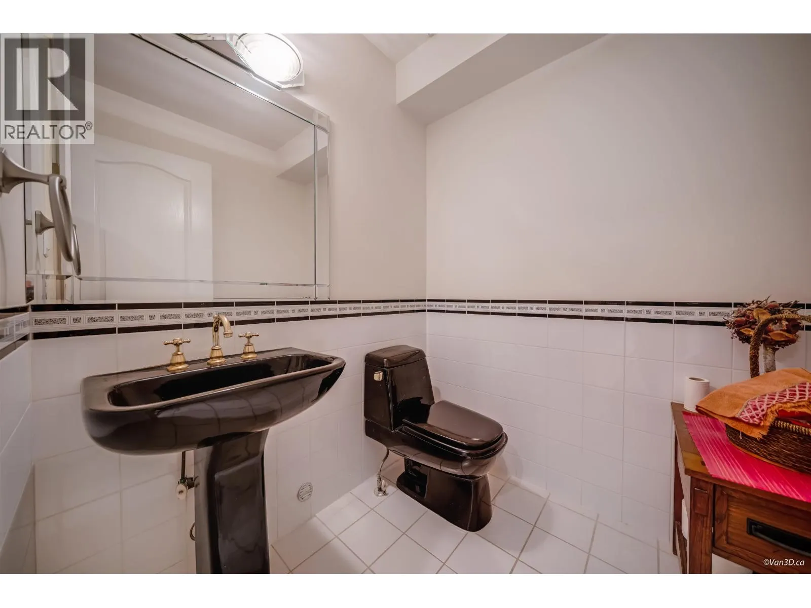 2599 DIAMOND CRESCENT