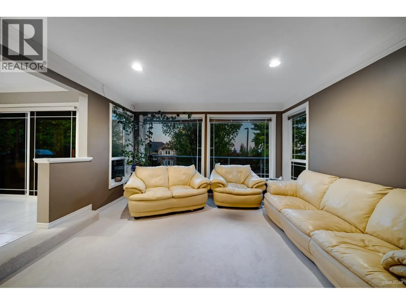 2599 DIAMOND CRESCENT