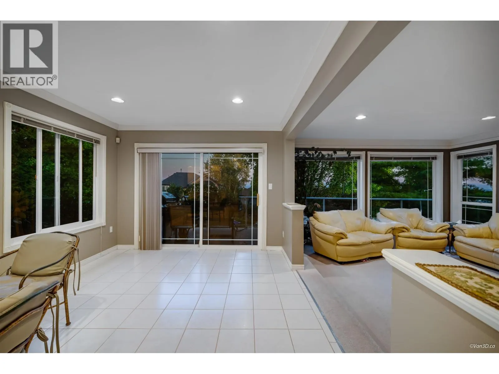 2599 DIAMOND CRESCENT