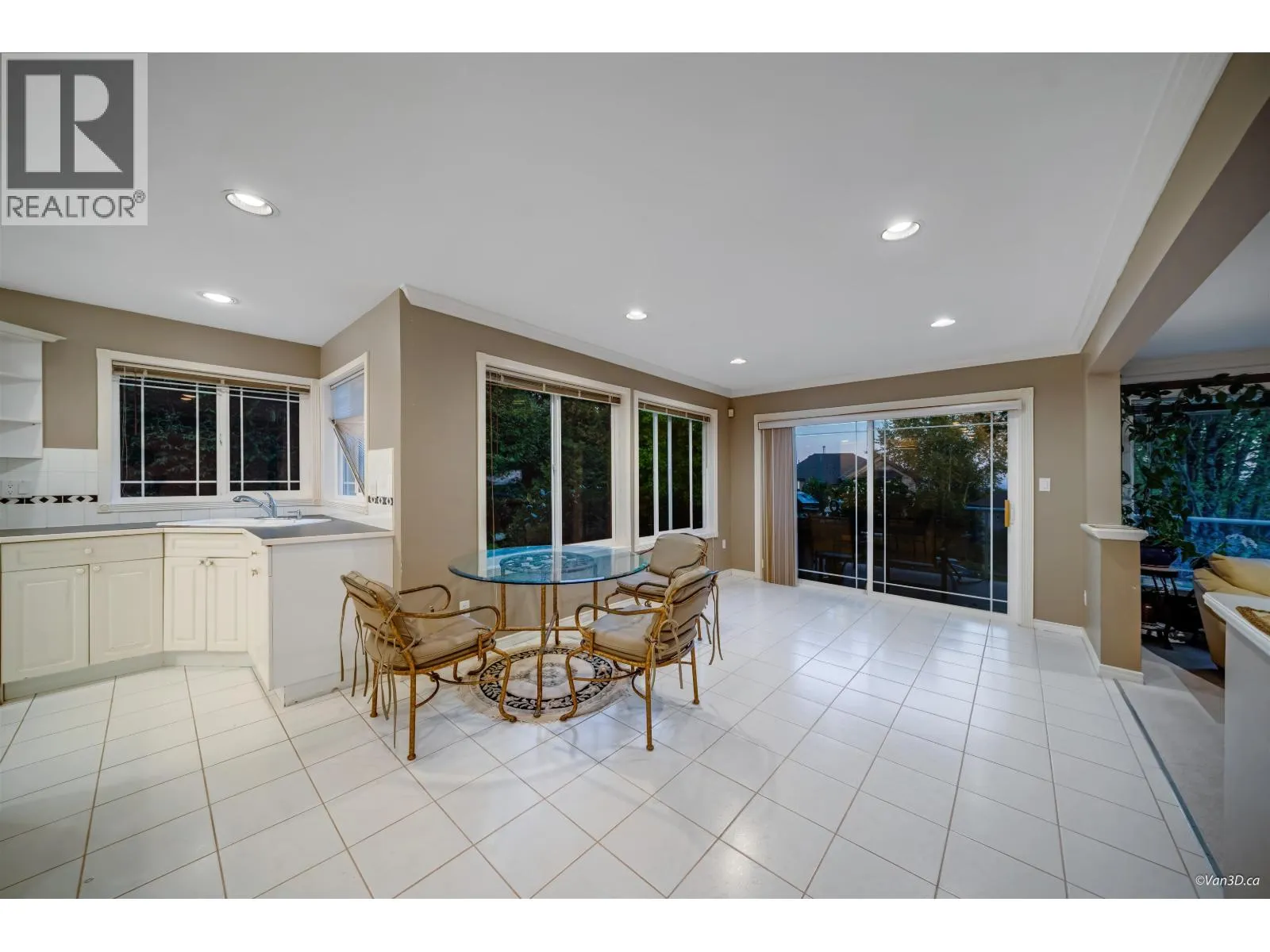 2599 DIAMOND CRESCENT