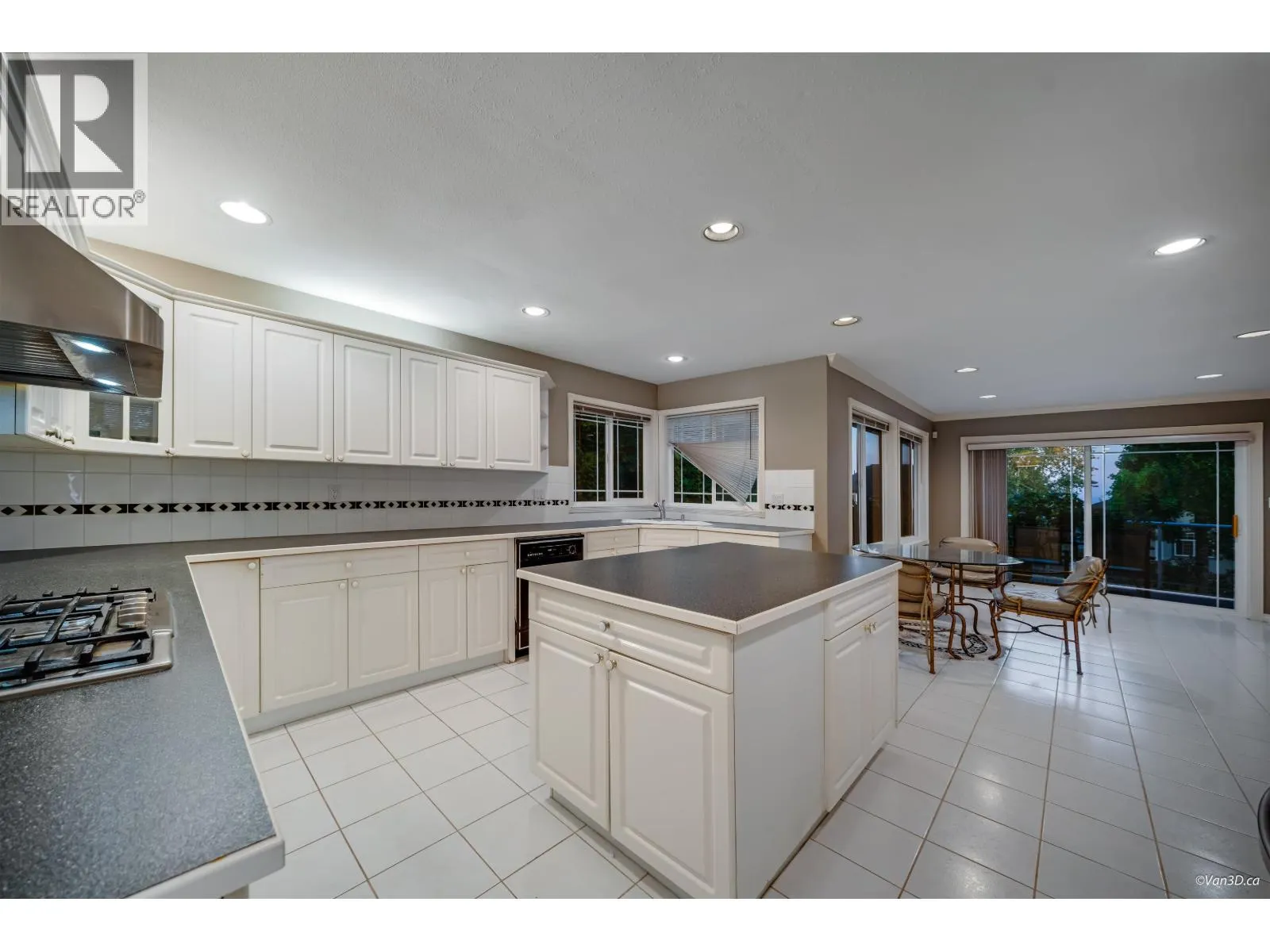 2599 DIAMOND CRESCENT