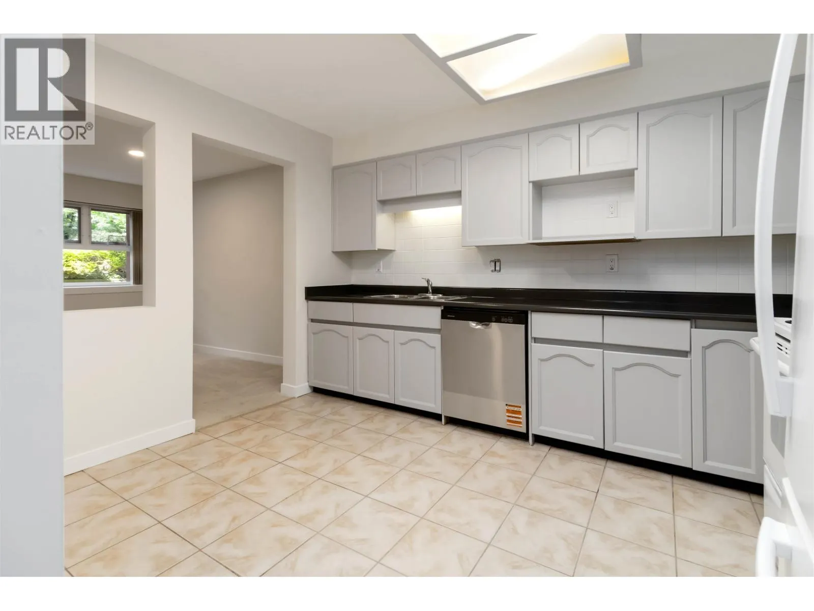 102 1230 QUAYSIDE DRIVE