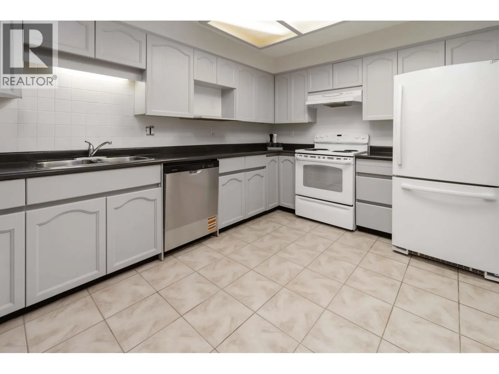 102 1230 QUAYSIDE DRIVE