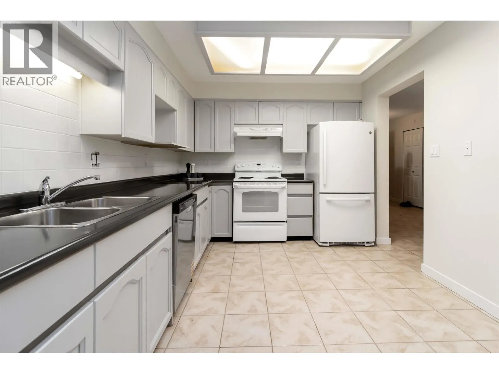 102 1230 QUAYSIDE DRIVE