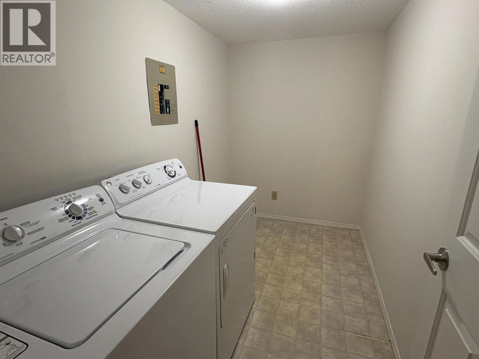 102 1230 QUAYSIDE DRIVE
