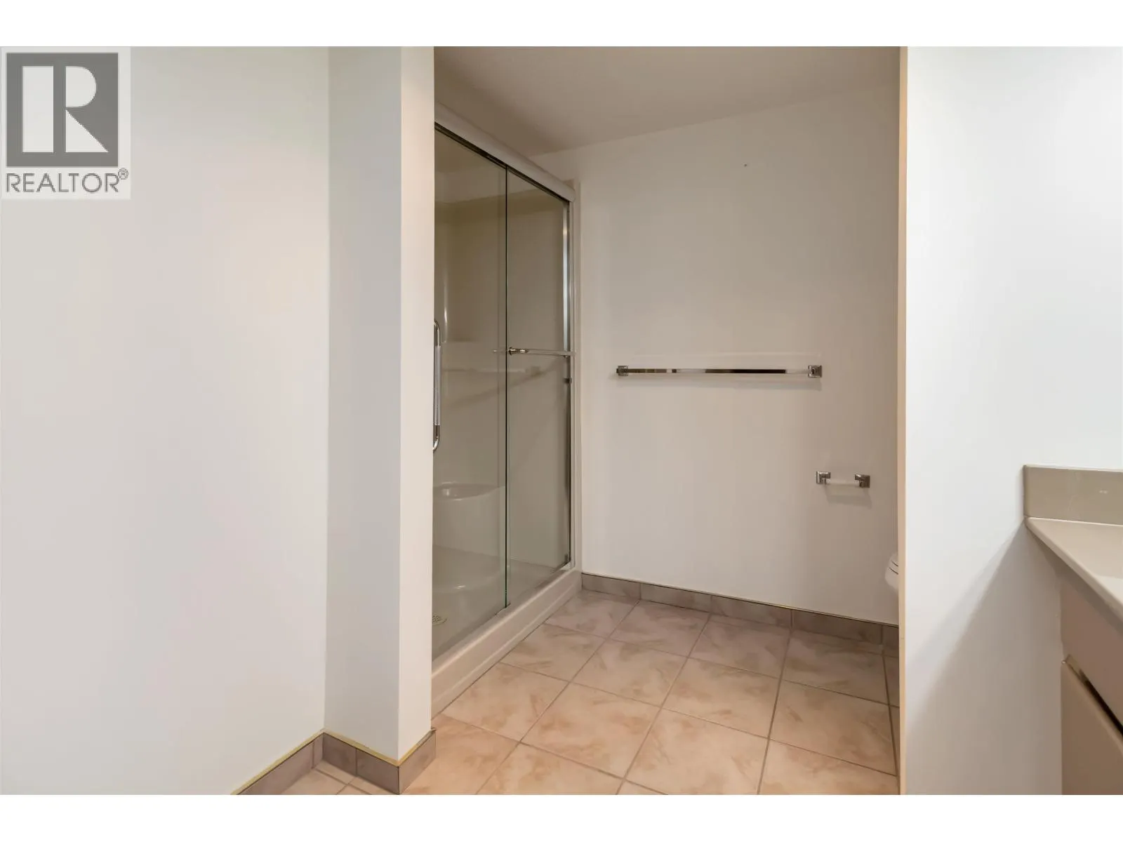 102 1230 QUAYSIDE DRIVE