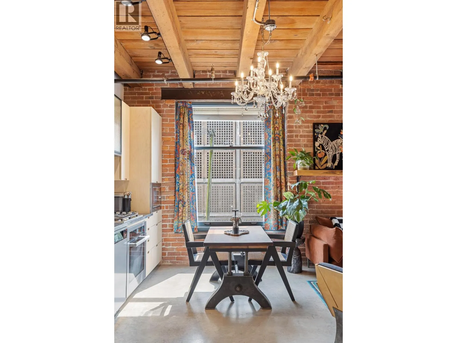 310 55 E CORDOVA STREET