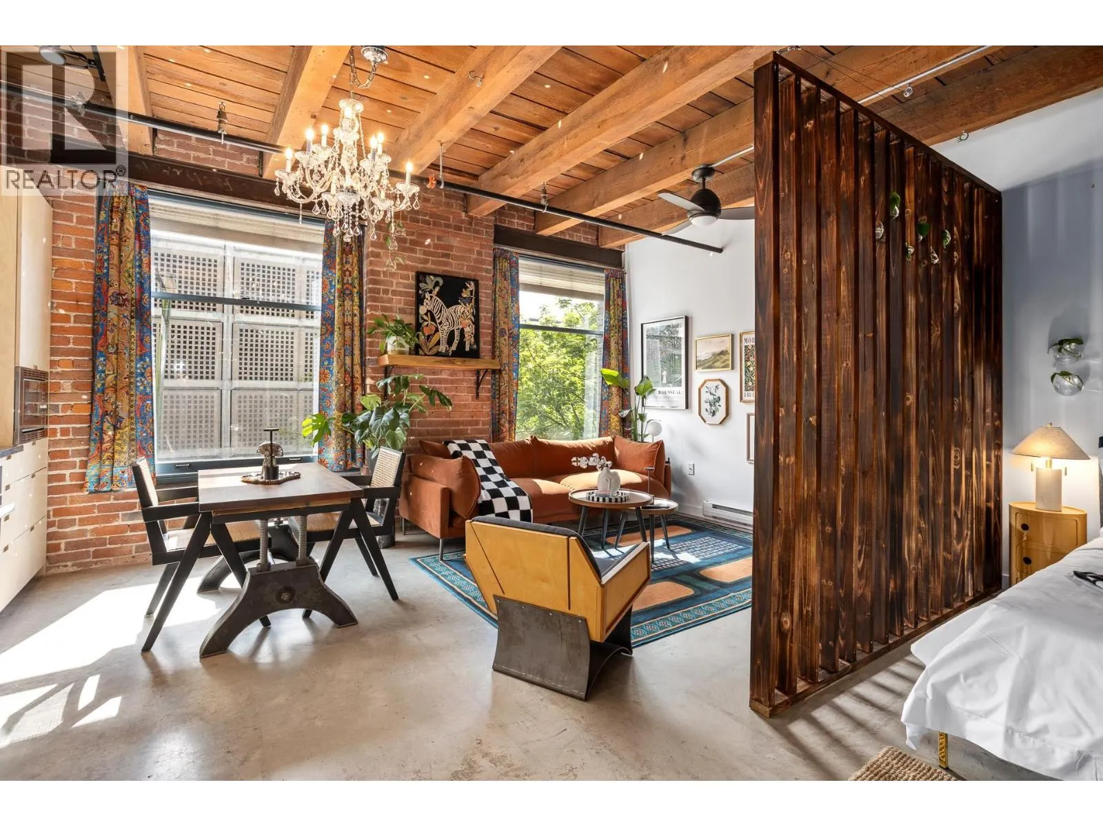 310 55 E CORDOVA STREET