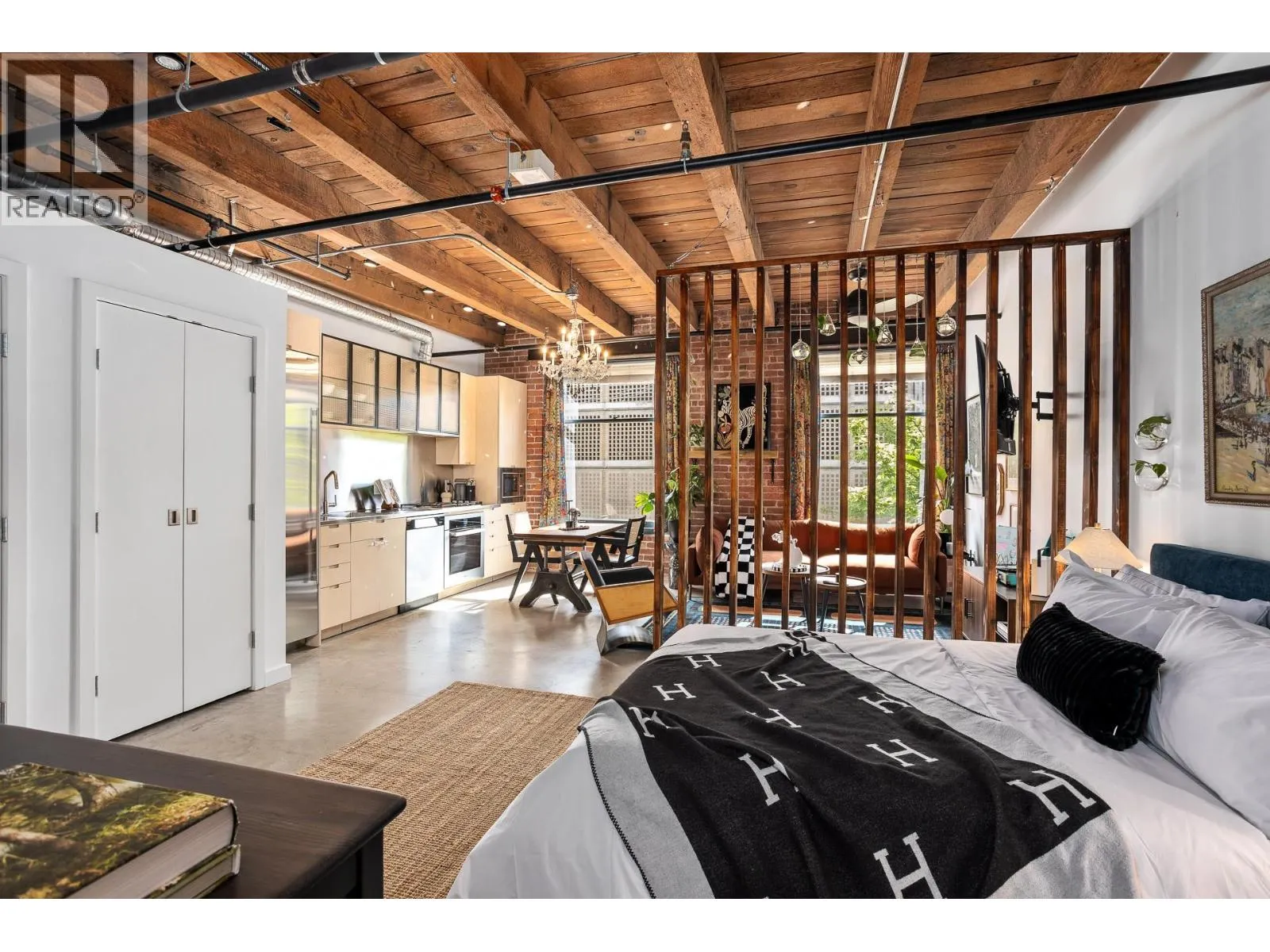310 55 E CORDOVA STREET
