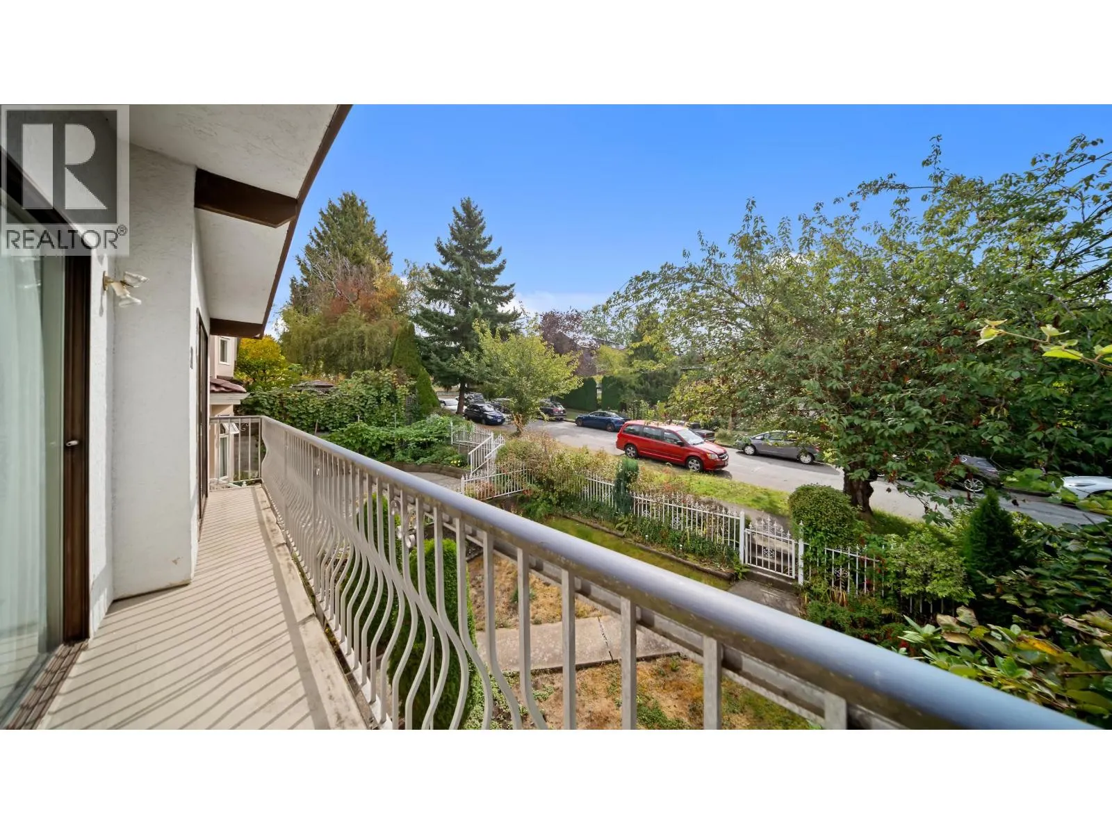 271 E 38TH AVENUE