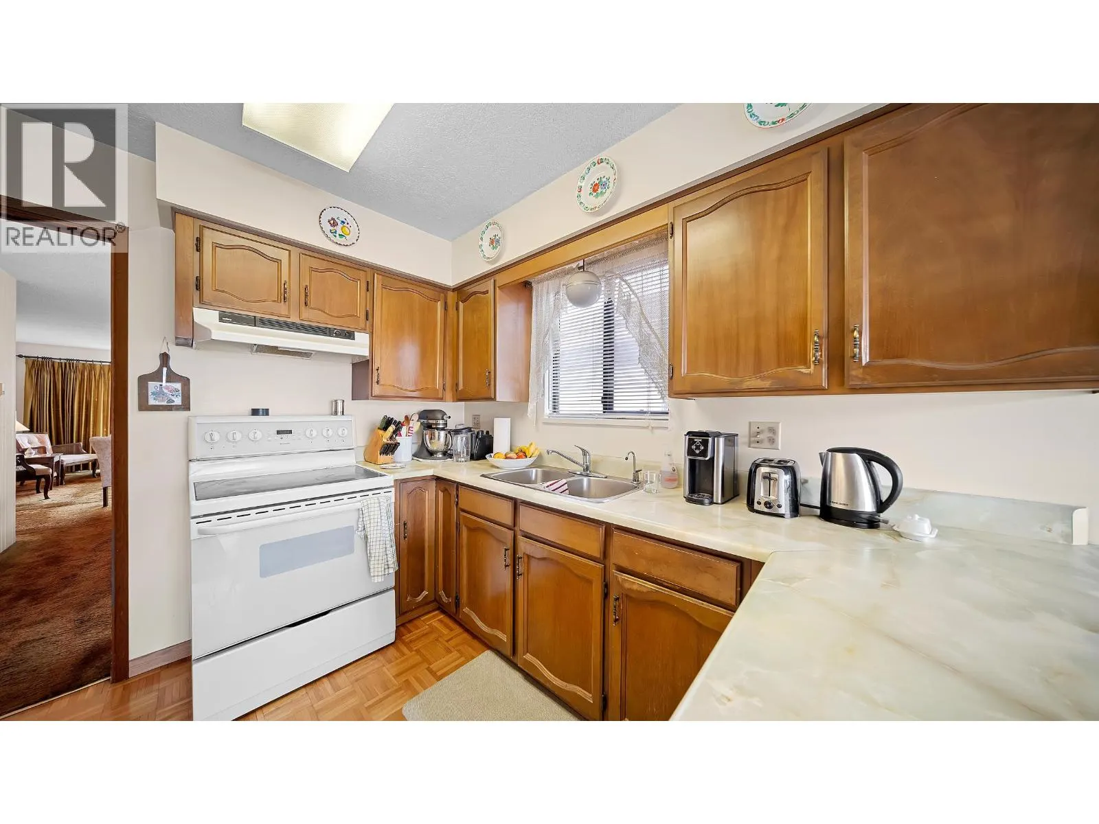 271 E 38TH AVENUE