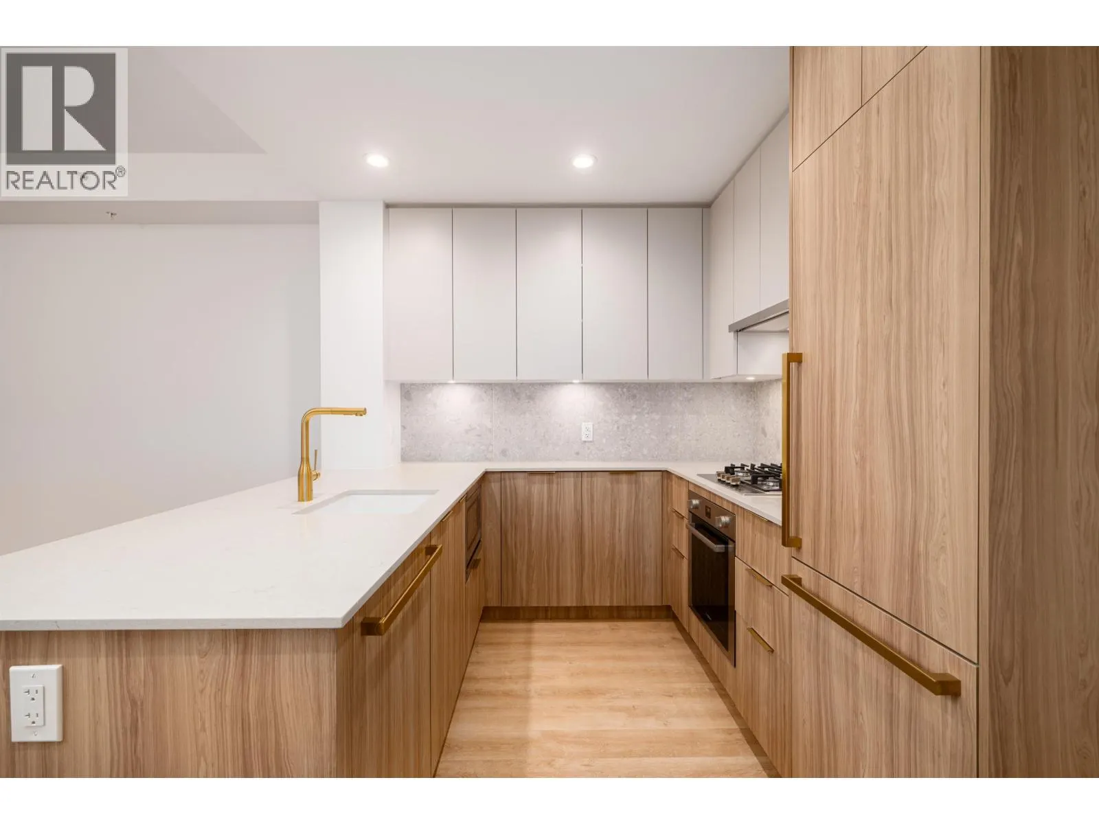 202-2325 EMERY COURT