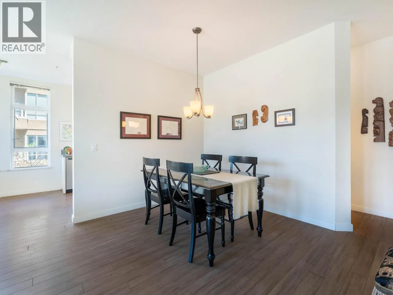 203 717 CHESTERFIELD AVENUE