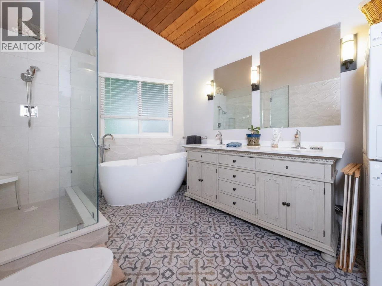 2727 PANORAMA DRIVE