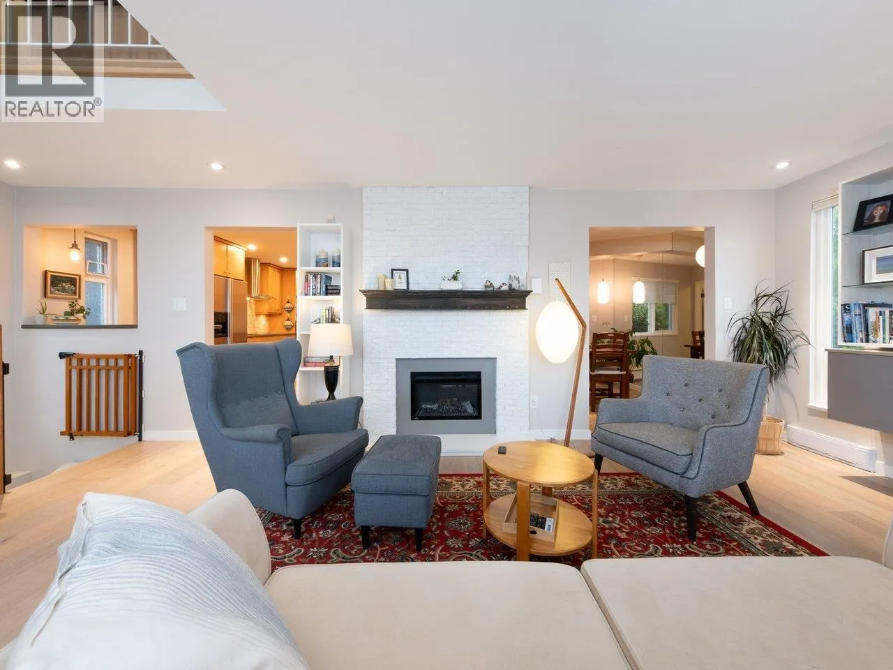 2727 PANORAMA DRIVE
