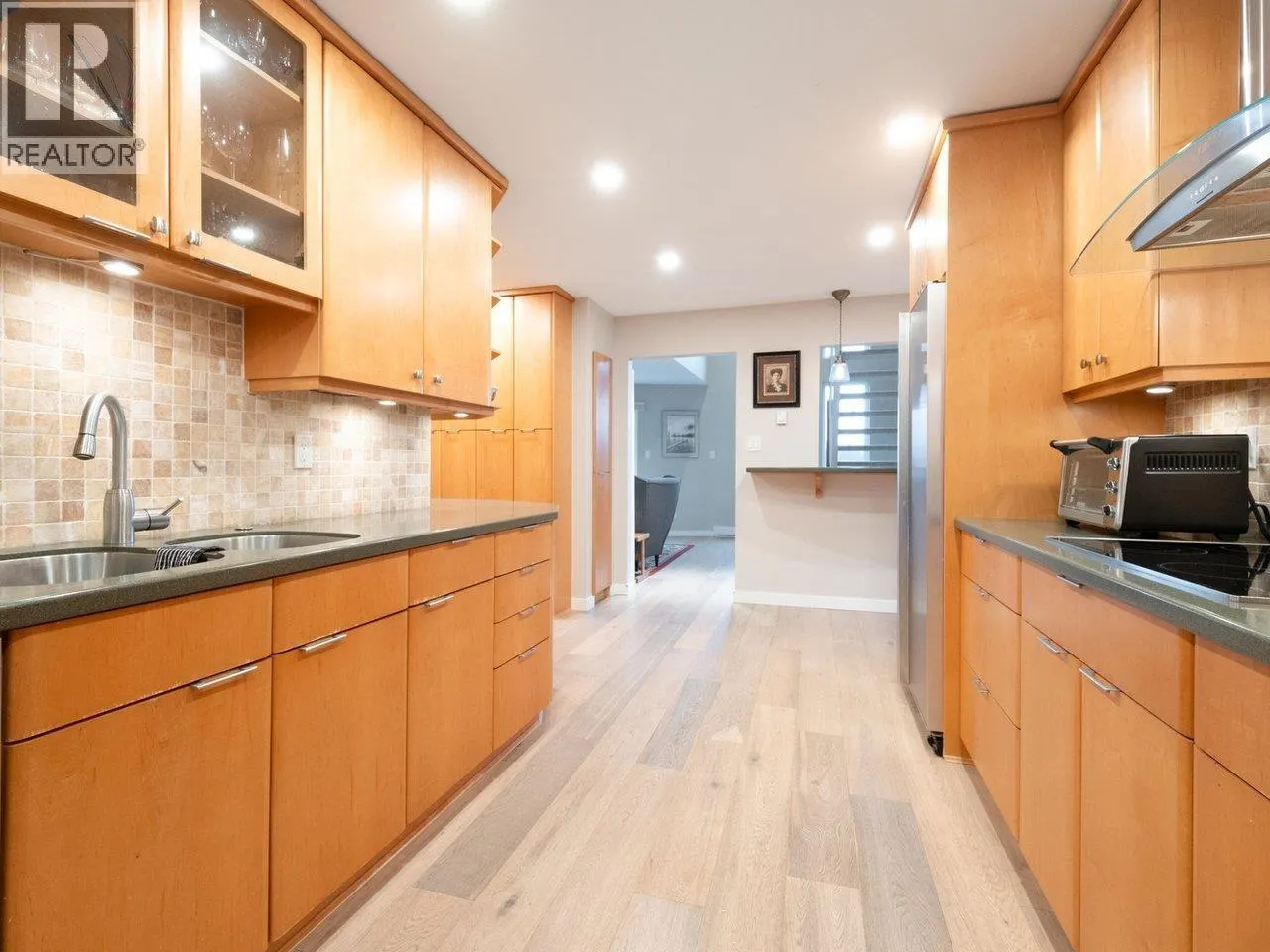 2727 PANORAMA DRIVE