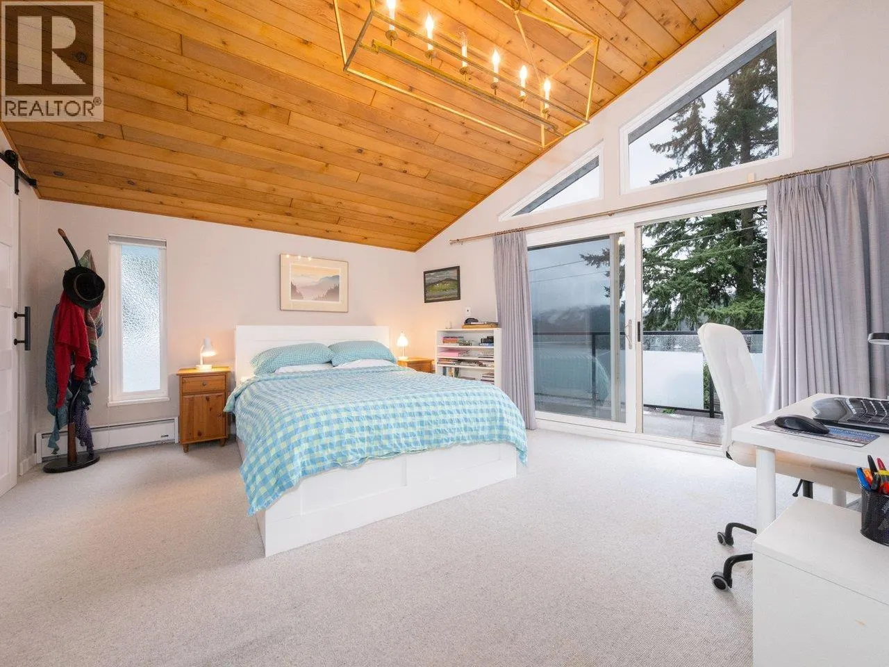 2727 PANORAMA DRIVE