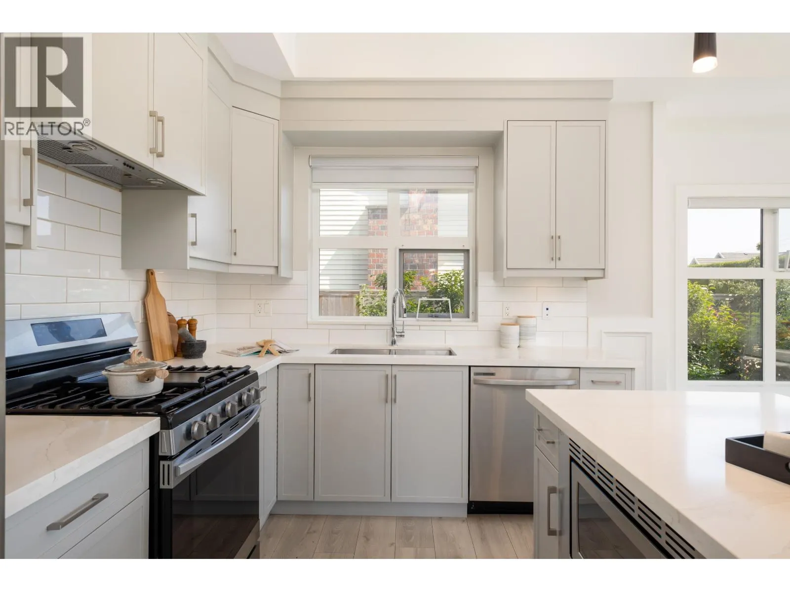 5 9899 STEVESTON HIGHWAY