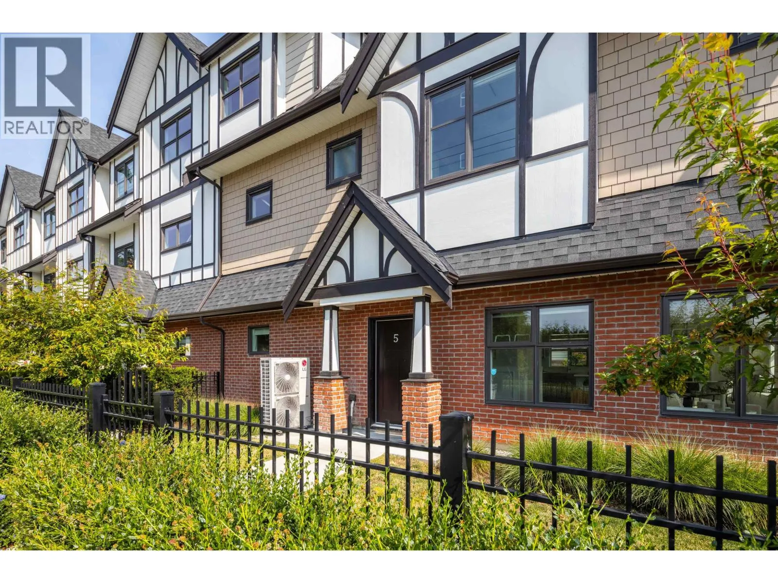 5 9899 STEVESTON HIGHWAY