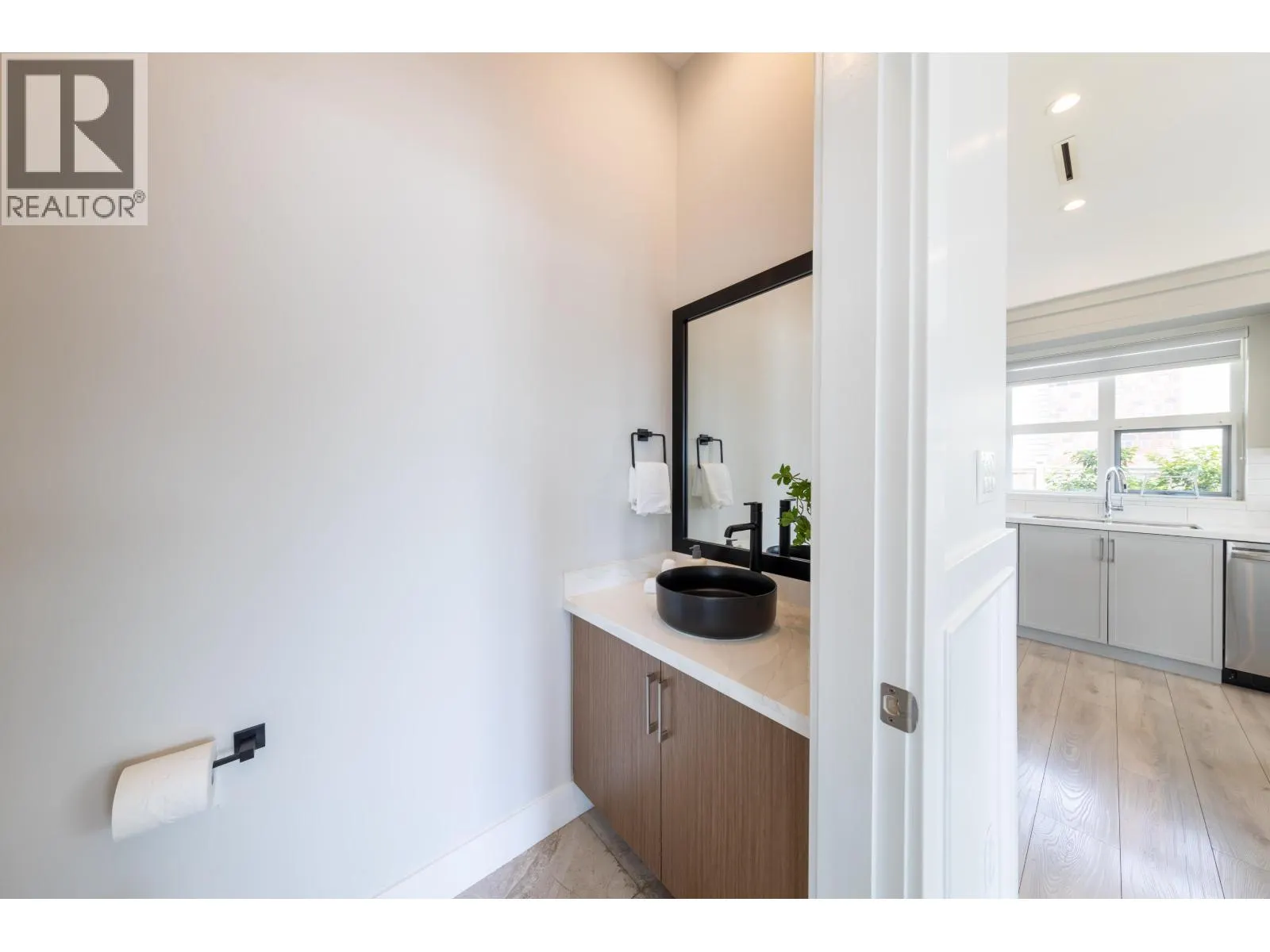 5 9899 STEVESTON HIGHWAY