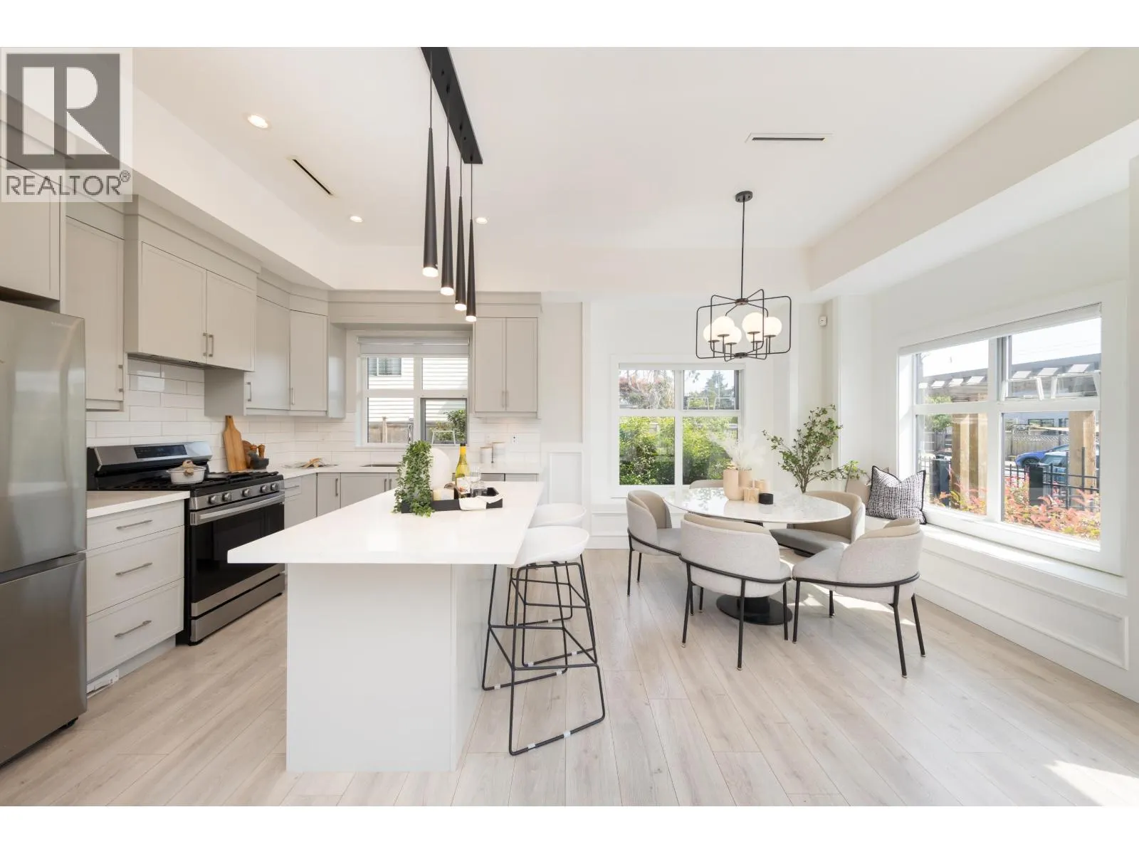 5 9899 STEVESTON HIGHWAY