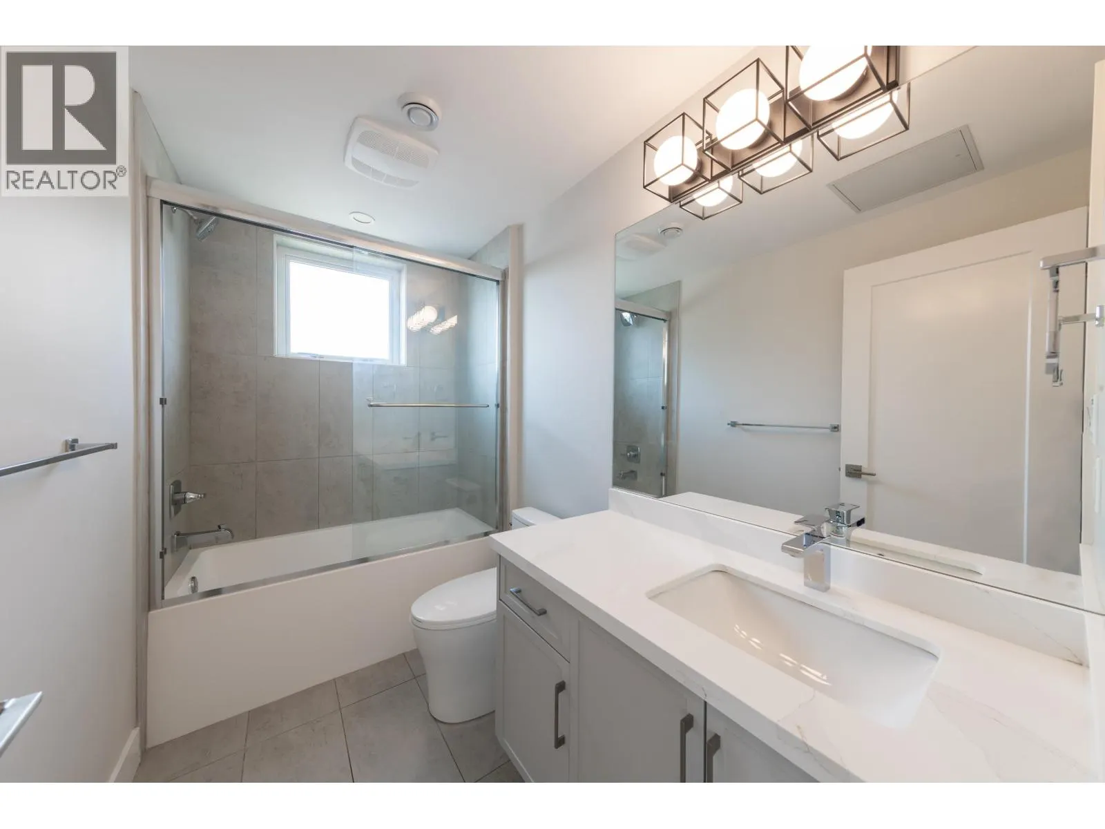 5 9899 STEVESTON HIGHWAY